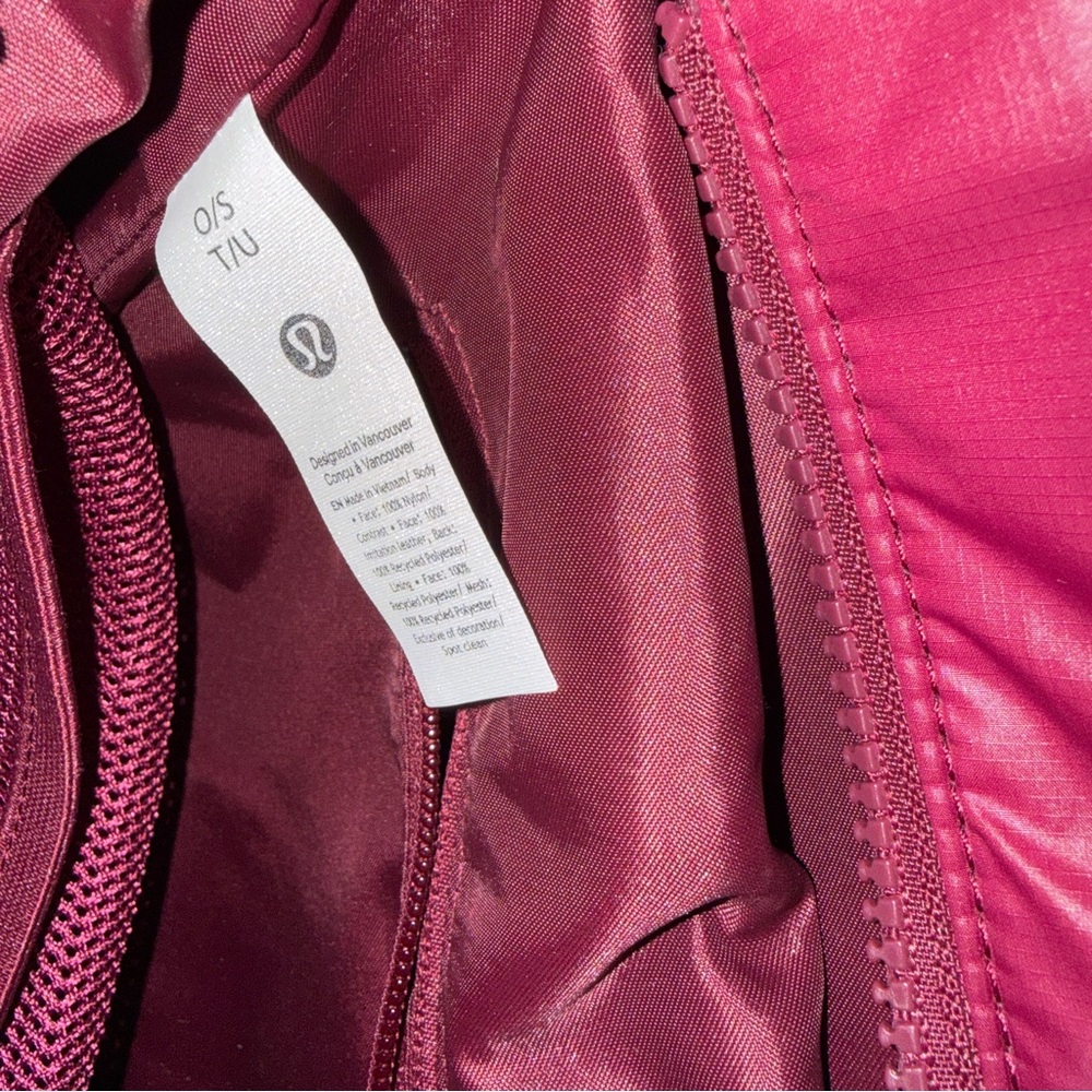 lululemon athletica Quilted Tote - 12L - Picture 3 of 6